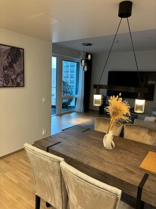 Eco-apartment & Balcony Near Mall Of Tripla, *