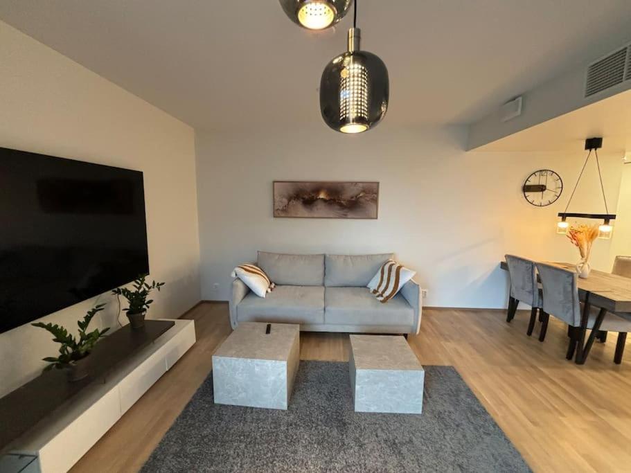 Eco-apartment & Balcony Near Mall Of Tripla, *