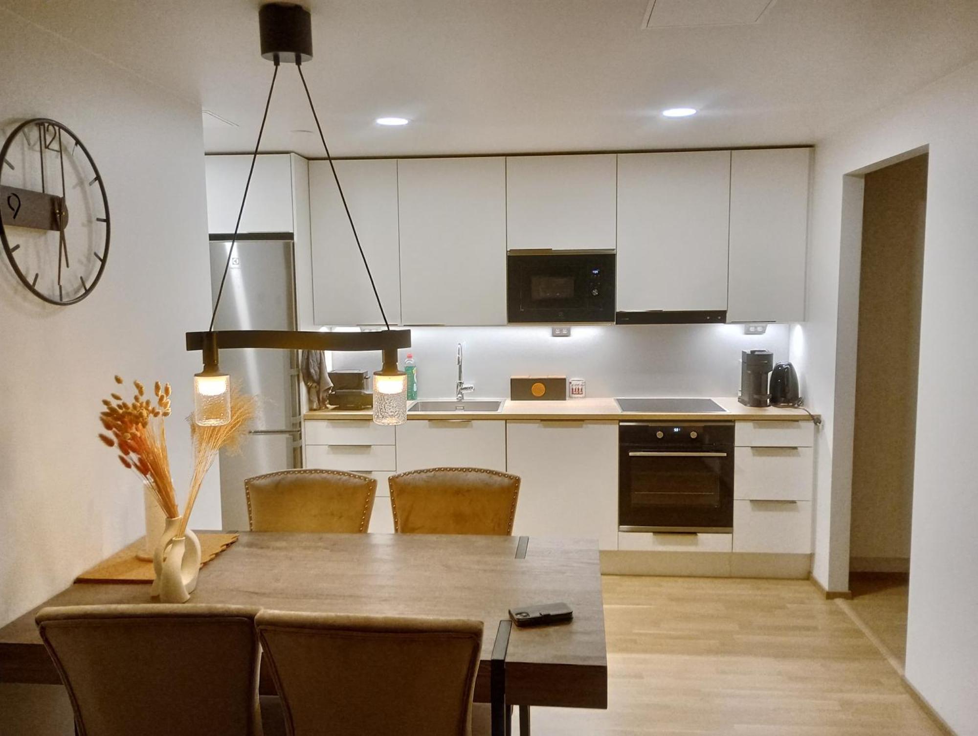 Eco-apartment & Balcony Near Mall Of Tripla, *